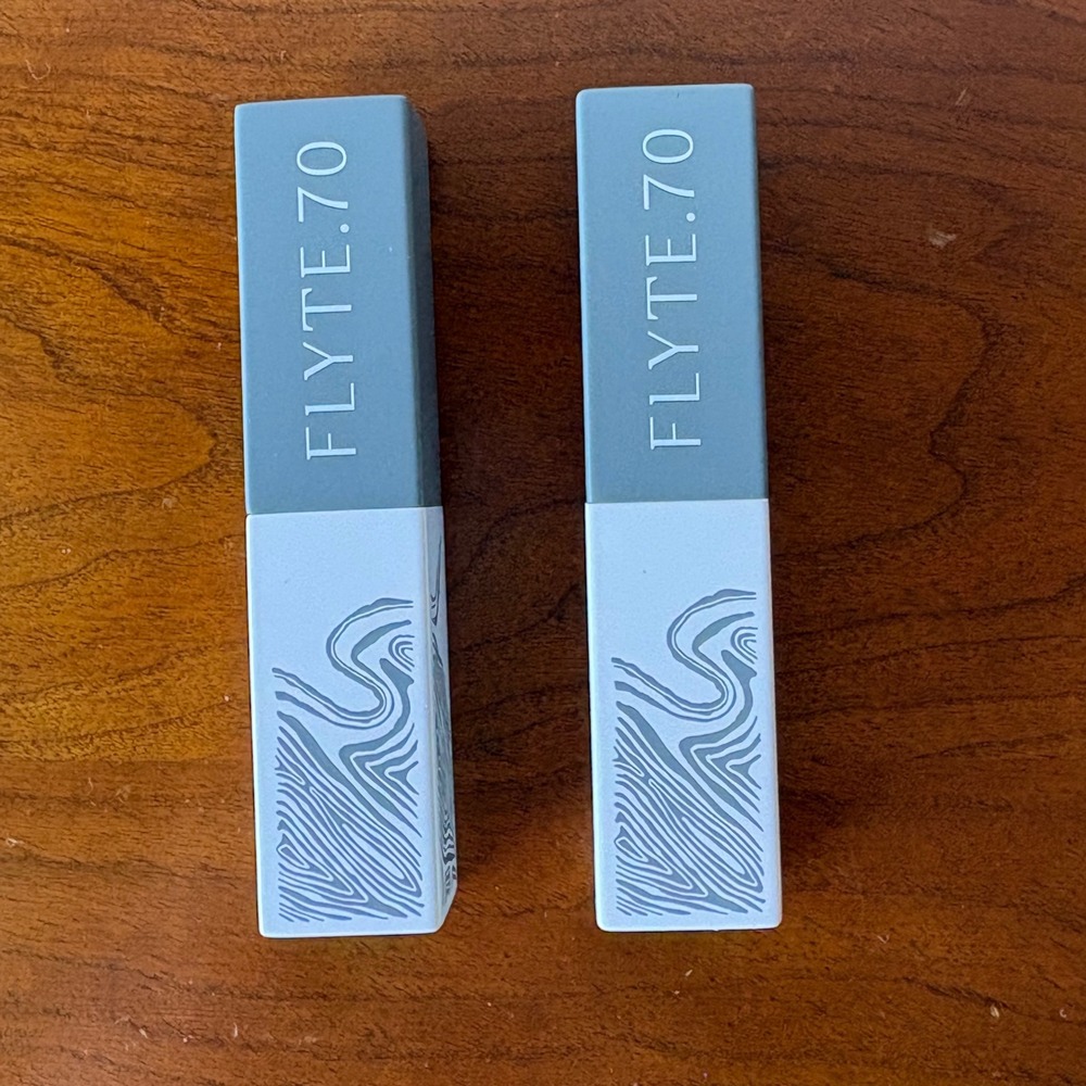 FLYTE 70 Lip Lacquer High Shine Lipstick Rouge Duo Das‎ Model Fast Car